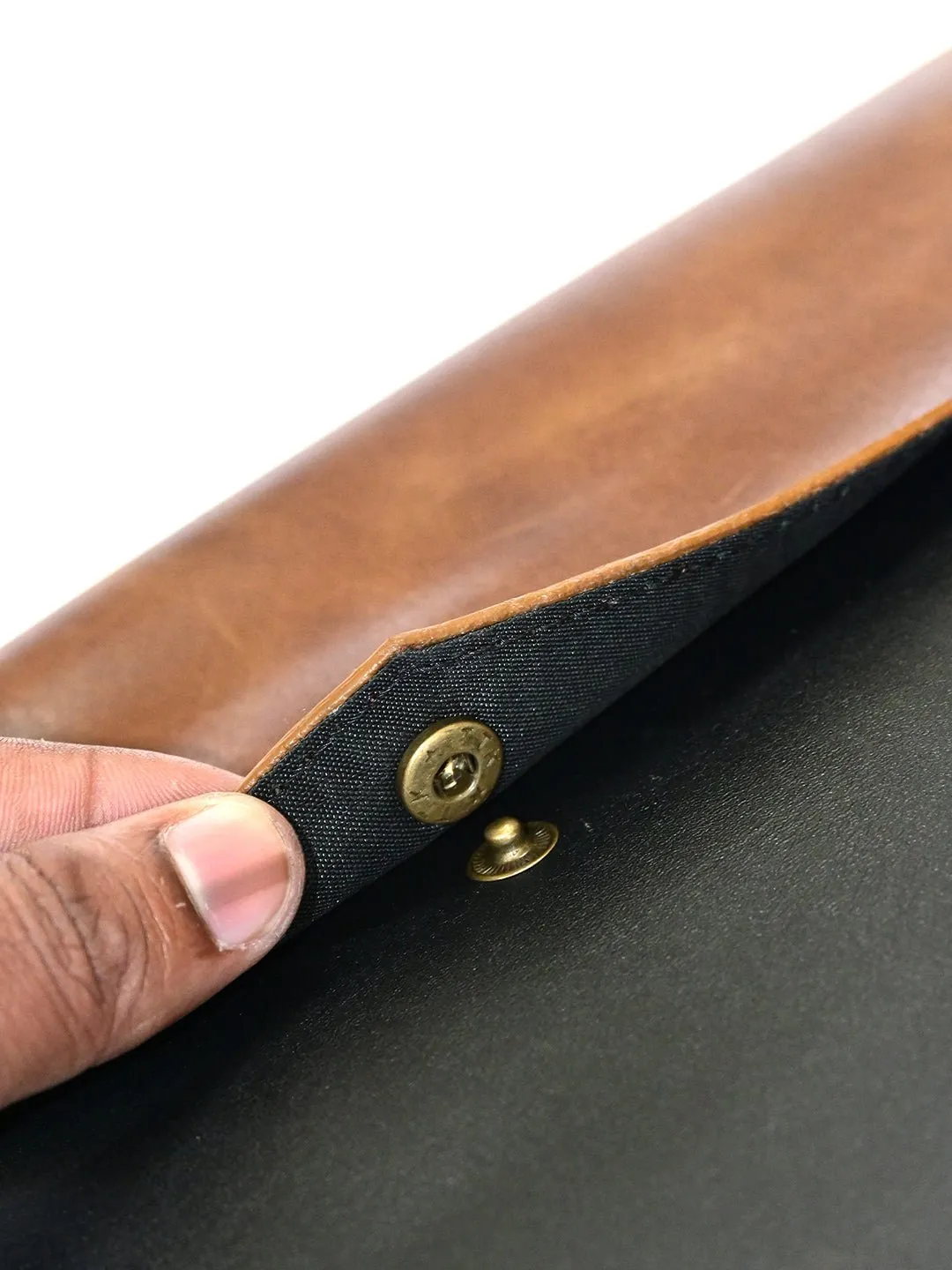 ABAZE - LEATHER LAPTOP SLEEVE