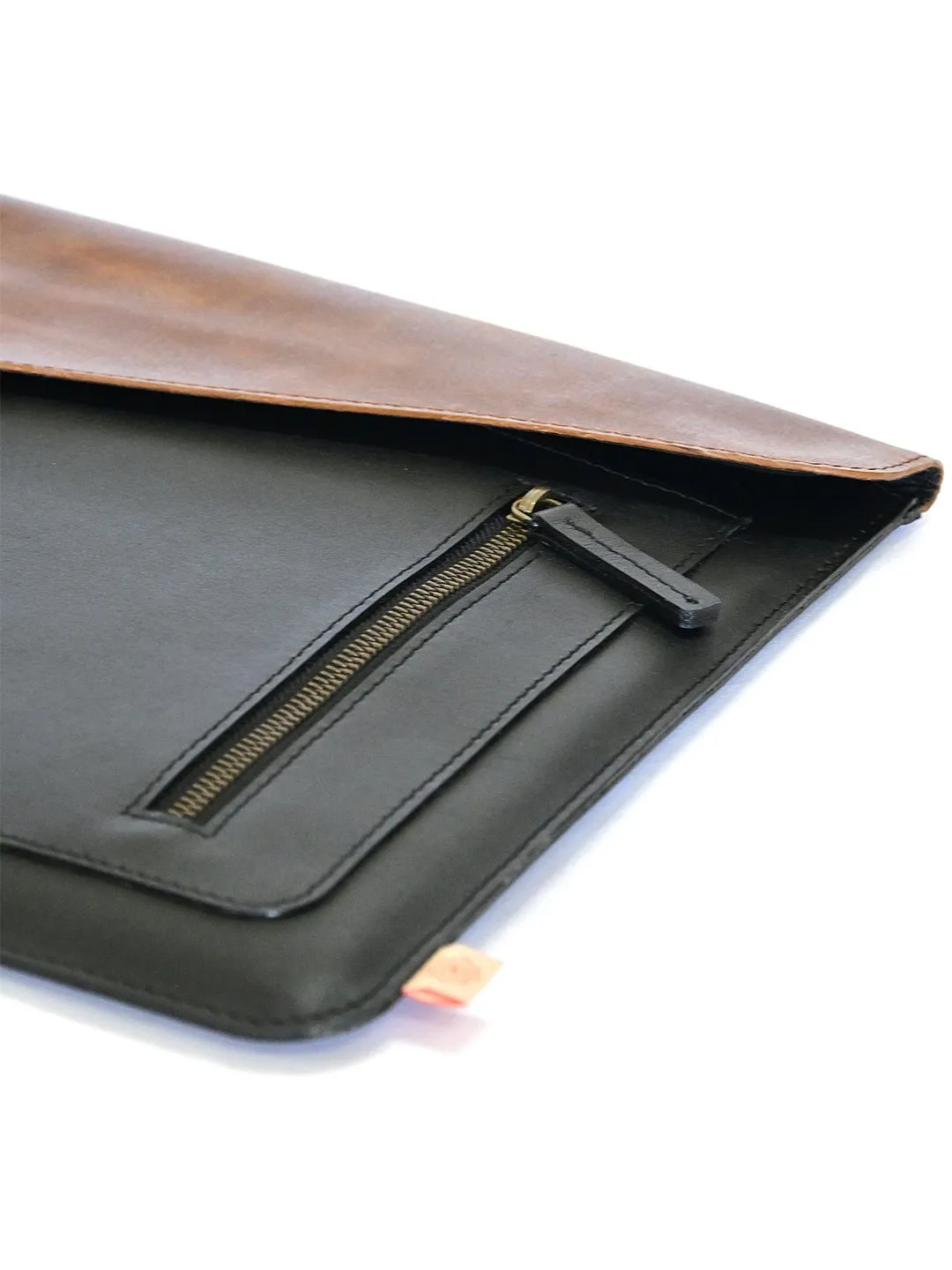 ABAZE - LEATHER LAPTOP SLEEVE