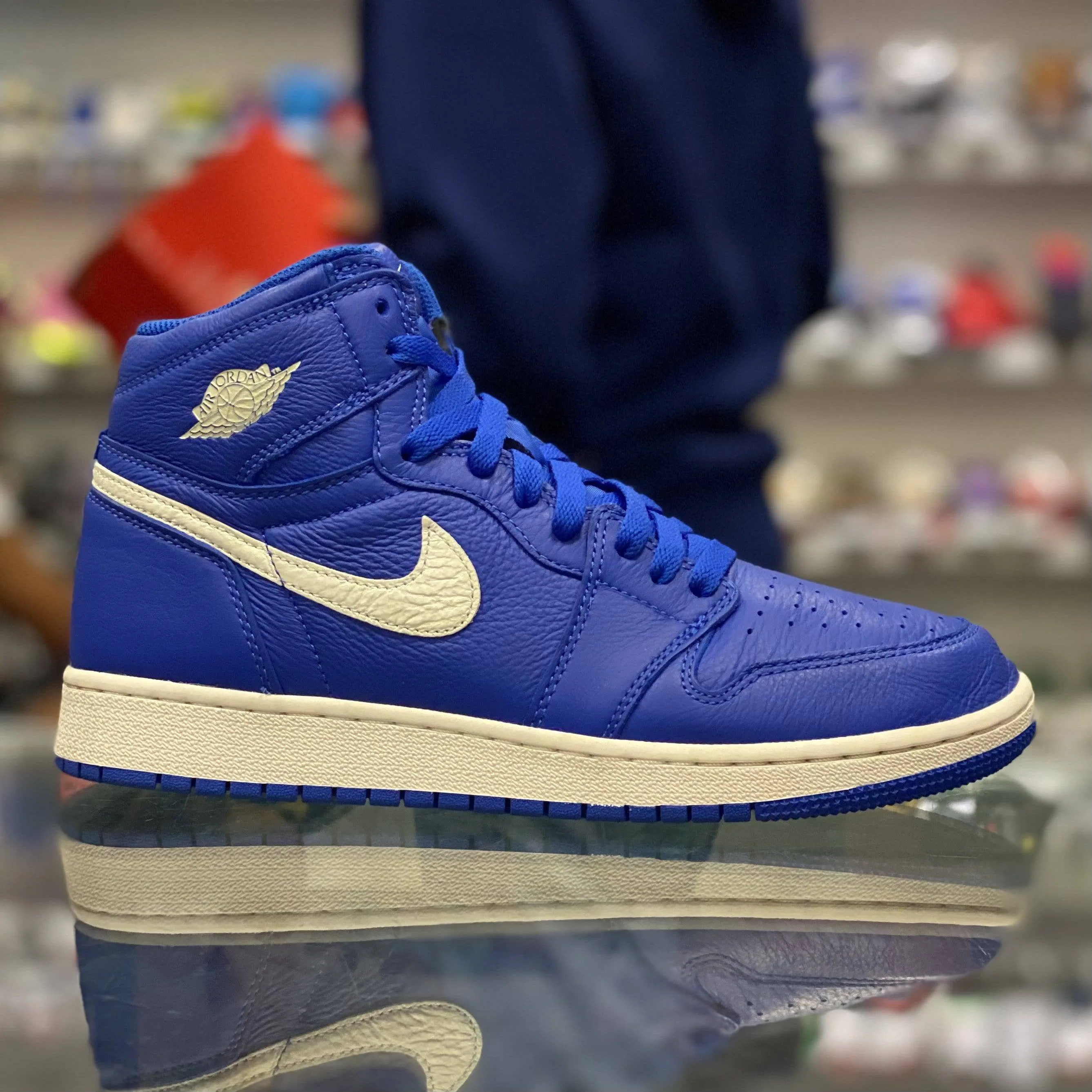 Air Jordan 1 Retro “Hyper Royal”