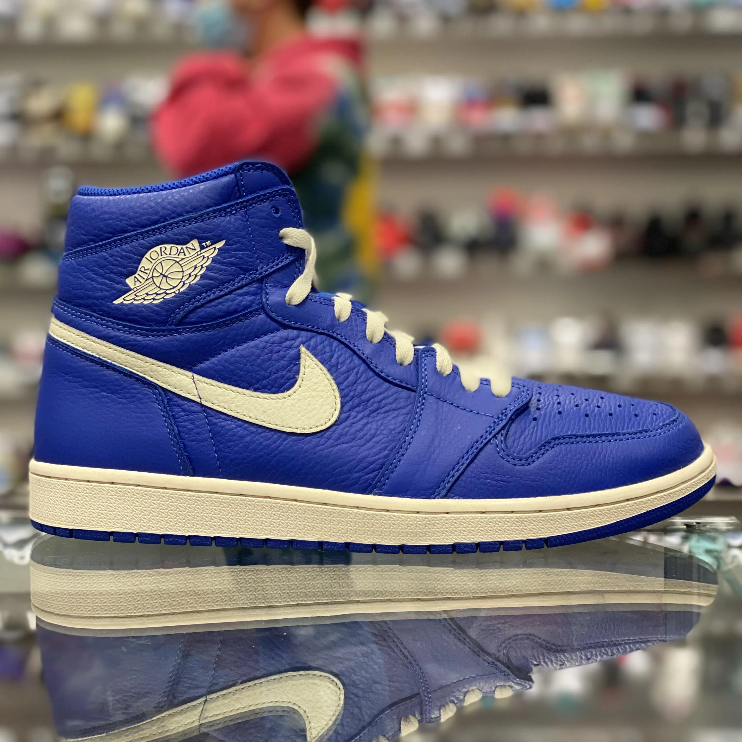 Air Jordan 1 Retro “Hyper Royal”